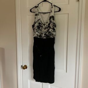 Black & white dress w/ optional belt. Size 13-14